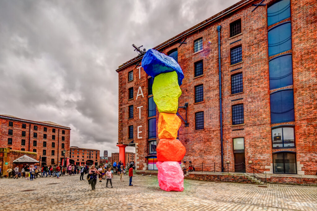 📸 Torval Mork  🎨 Ugo Rondinone, Liverpool Mountain  📍 Mermaid Courtyard, Tate Liverpool